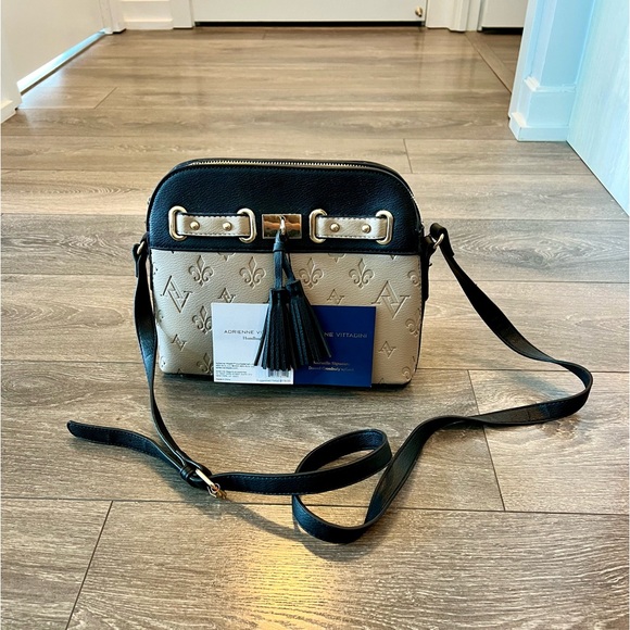 Adrienne Vittadini Handbag. NWT - Picture 1 of 3